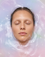 Everything shower: o banho ritual que virou o preferido de quem se cuida